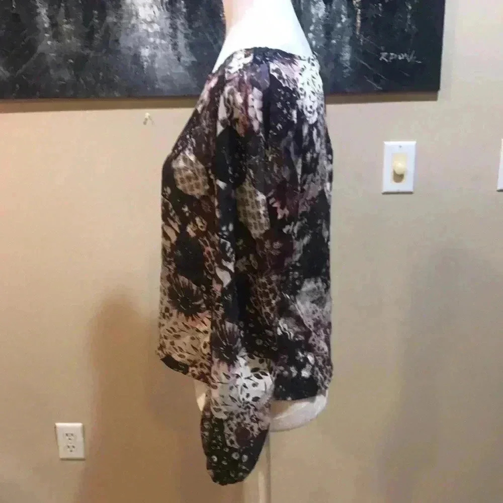 Xhilaration Long Sleeved Sheer Floral Top with Exposed Zipper Back-Size M - Picture 3 of 7